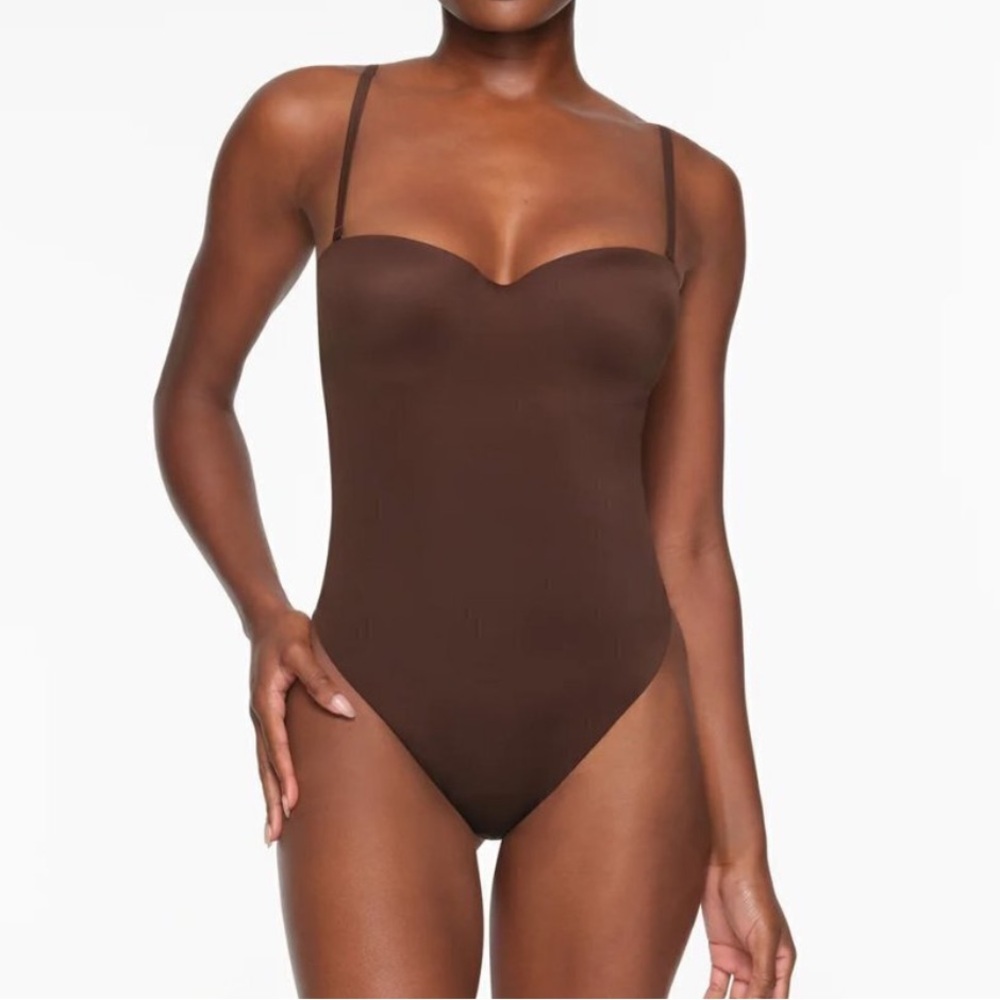 SKIMS NWT Molded Body Underwire Thong Bodysuit in Cocoa sz Small, Medium
